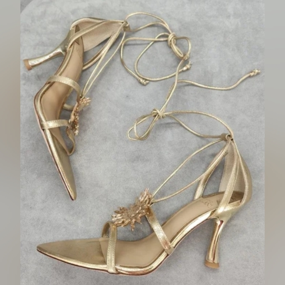 Gold Strappy Sandals 9.5 Metallic Boho Whimsical New - Picture 6 of 7